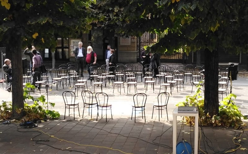 The Economics of Meeting: perché abbiamo smesso di incontrarci e come ricominciare