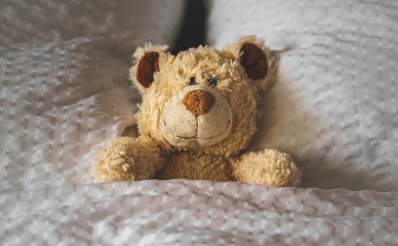 Torna il bando “A braccia aperte”: 10 milioni per sostenere gli orfani di femminicidio 