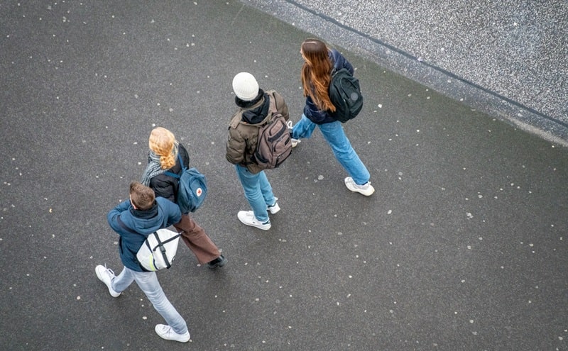 Adolescenti in Italia: opportunità, paure e futuro nell’indagine di Con i Bambini e Demopolis